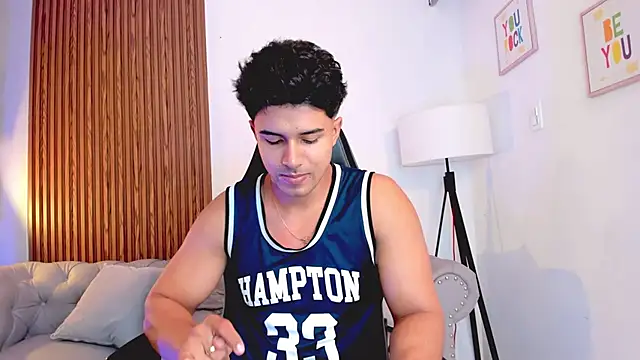 Snapshot of liam_collins21 chatting on 11/01/25, 11:59 liam collins21 online show from 11/01/25, 11:59