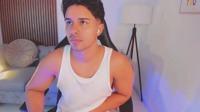 Snapshot of liam_collins21 chatting on 10/08/25, 11:45 liam collins21 online show from 10/08/25, 11:45