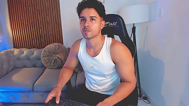 Snapshot of liam_collins21 chatting on 10/24/25, 11:53 liam collins21 online show from 10/24/25, 11:53