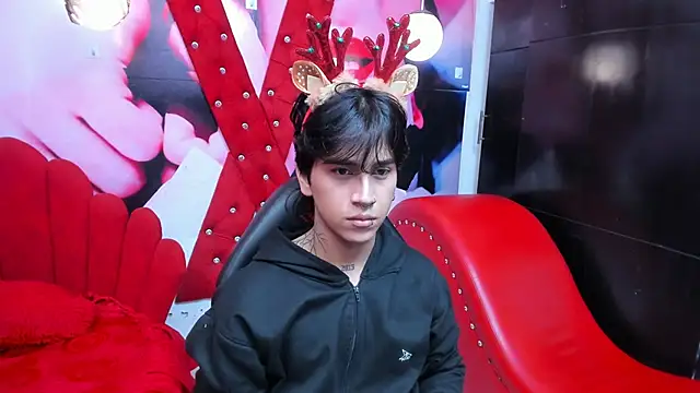 Snapshot of alex_477 chatting on 12/16/25, 11:36 alex 477 online show from 12/16/25, 11:36