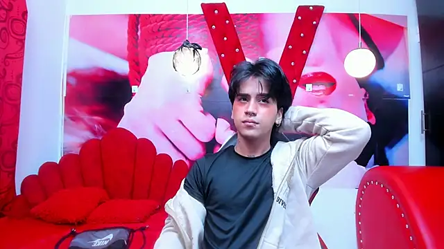 Snapshot of alex_477 chatting on 11/14/25, 11:36 alex 477 online show from 11/14/25, 11:36