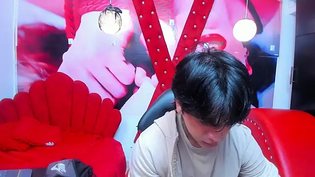 Snapshot of alex_477 chatting on 11/18/25, 11:35 alex 477 online show from 11/18/25, 11:35