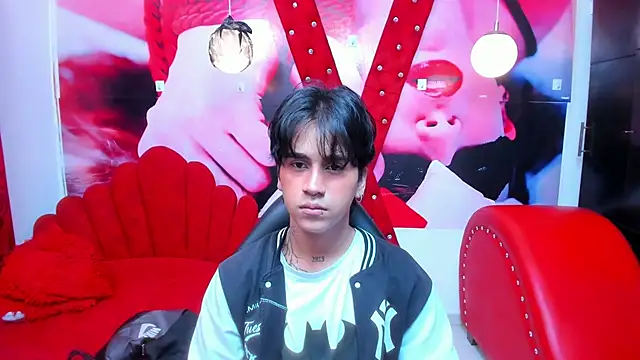 Snapshot of alex_477 chatting on 11/25/25, 11:32 alex 477 online show from 11/25/25, 11:32