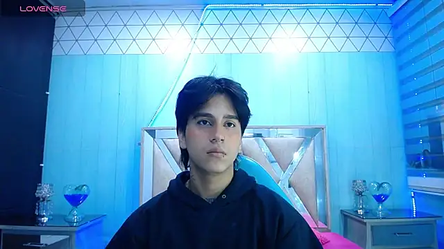 Snapshot of alex_477 chatting on 11/07/25, 11:37 alex 477 online show from 11/07/25, 11:37