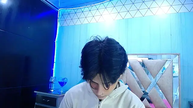 Snapshot of alex_477 chatting on 11/10/25, 11:37 alex 477 online show from 11/10/25, 11:37