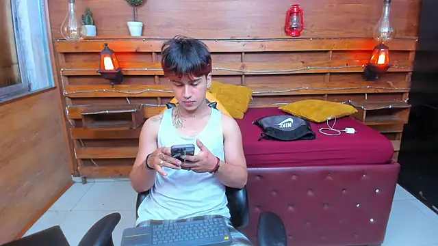 Snapshot of alex_477 chatting on 09/19/25, 11:47 alex 477 online show from 09/19/25, 11:47