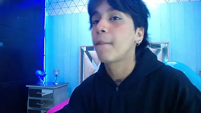 Snapshot of alex_477 chatting on 11/20/25, 11:33 alex 477 online show from 11/20/25, 11:33