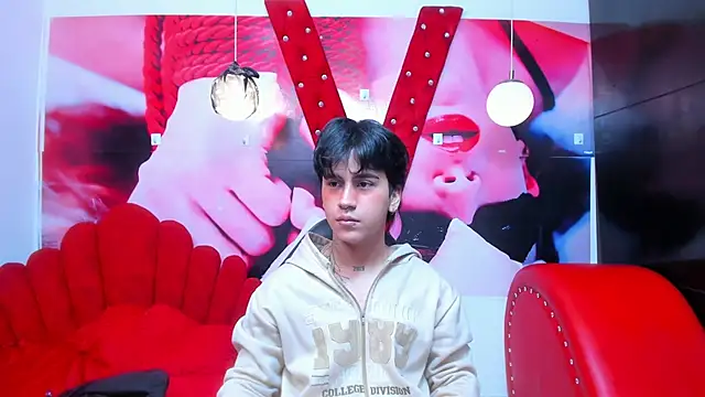 Snapshot of alex_477 chatting on 10/27/25, 11:33 alex 477 online show from 10/27/25, 11:33