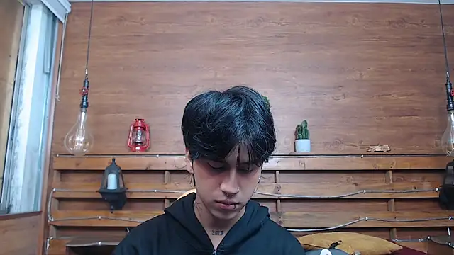 Snapshot of alex_477 chatting on 11/22/25, 11:42 alex 477 online show from 11/22/25, 11:42