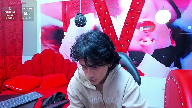 Snapshot of alex_477 chatting on 07/04/26, 11:38 alex 477 online show from 07/04/26, 11:38