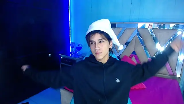 Snapshot of alex_477 chatting on 12/15/25, 11:38 alex 477 online show from 12/15/25, 11:38