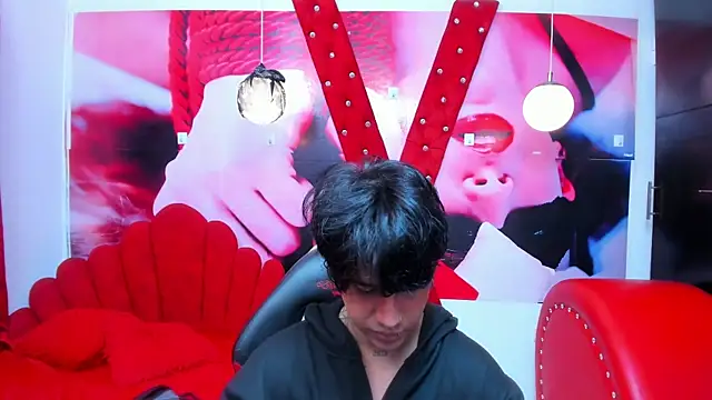 Snapshot of alex_477 chatting on 11/28/25, 11:43 alex 477 online show from 11/28/25, 11:43