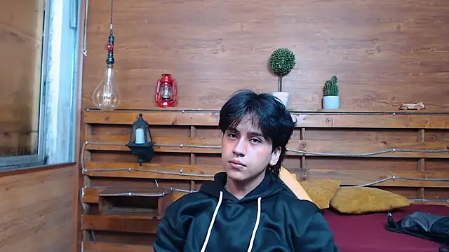 Snapshot of alex_477 chatting on 11/12/25, 11:47 alex 477 online show from 11/12/25, 11:47