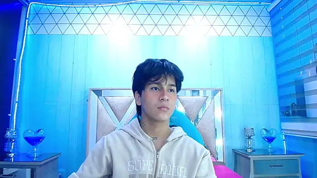 Snapshot of alex_477 chatting on 10/24/25, 11:42 alex 477 online show from 10/24/25, 11:42