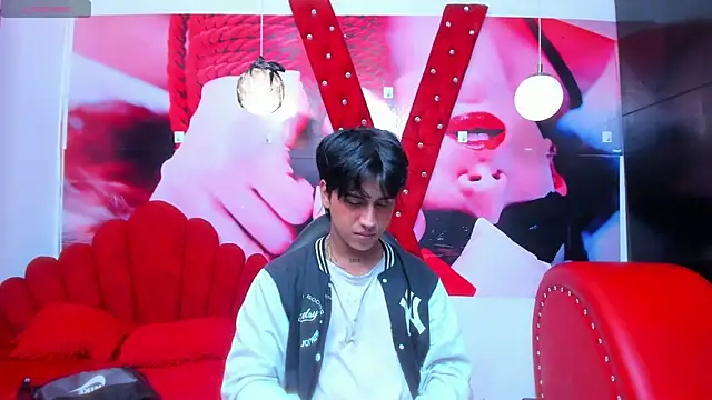 Snapshot of alex_477 chatting on 10/25/25, 11:42 alex 477 online show from 10/25/25, 11:42