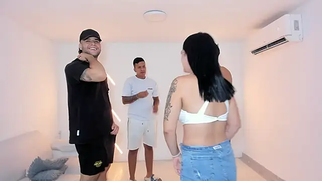 Snapshot of brutal_sex_room2 chatting on 09/23/25, 12:45 brutal sex room2 online show from 09/23/25, 12:45