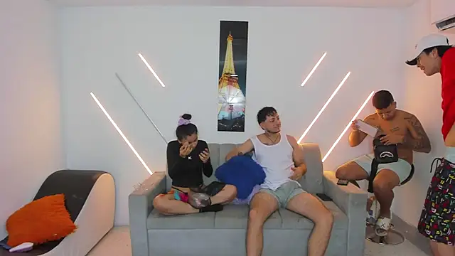 Snapshot of brutal_sex_room2 chatting on 11/30/25, 02:51 brutal sex room2 online show from 11/30/25, 02:51