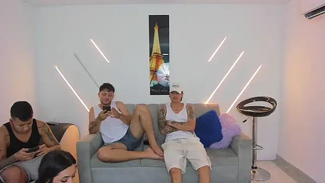 Snapshot of brutal_sex_room2 chatting on 11/29/25, 02:28 brutal sex room2 online show from 11/29/25, 02:28