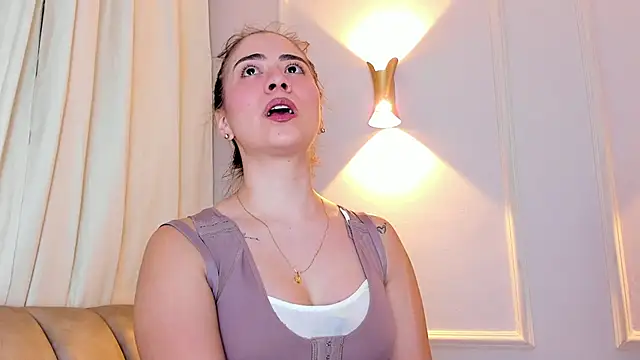 Lia walton online show from 11/08/25, 03:26