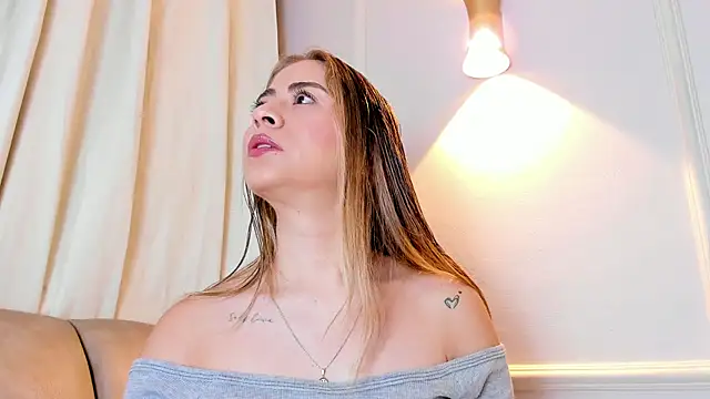 Lia walton online show from 12/22/25, 12:05