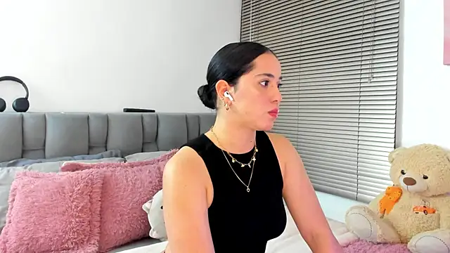 Gigi-bom online show from 11/15/25, 12:03