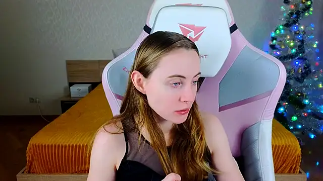 Snapshot of Cowell_Adelina chatting on 12/22/25, 09:31 Cowell Adelina online show from 12/22/25, 09:31