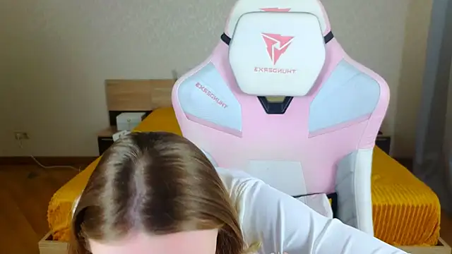 Cowell Adelina online show from 12/15/25, 09:26