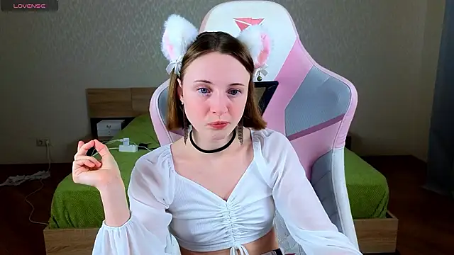 Snapshot of Cowell_Adelina chatting on 03/01/26, 09:20 Cowell Adelina online show from 03/01/26, 09:20