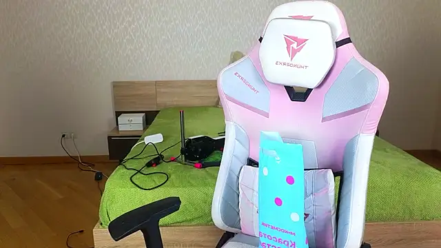 Cowell Adelina online show from 03/07/26, 09:16