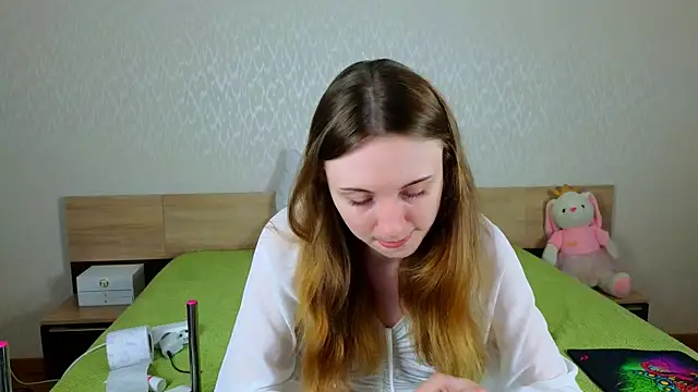 Snapshot of Cowell_Adelina chatting on 02/06/26, 10:33 Cowell Adelina online show from 02/06/26, 10:33