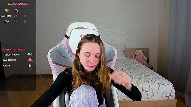 Cowell Adelina online show from 11/28/25, 09:42