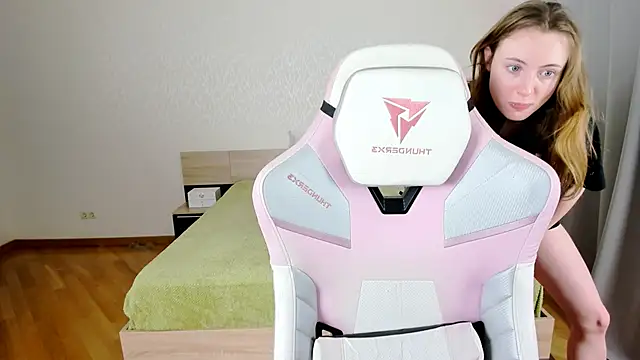 Cowell Adelina online show from 09/13/25, 09:42