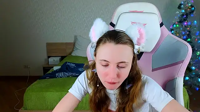 Snapshot of Cowell_Adelina chatting on 12/23/25, 09:30 Cowell Adelina online show from 12/23/25, 09:30