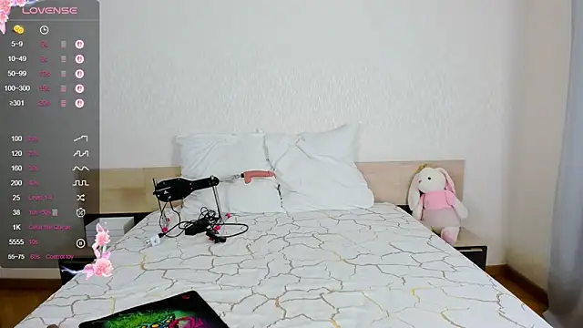 Cowell Adelina online show from 10/04/25, 10:17