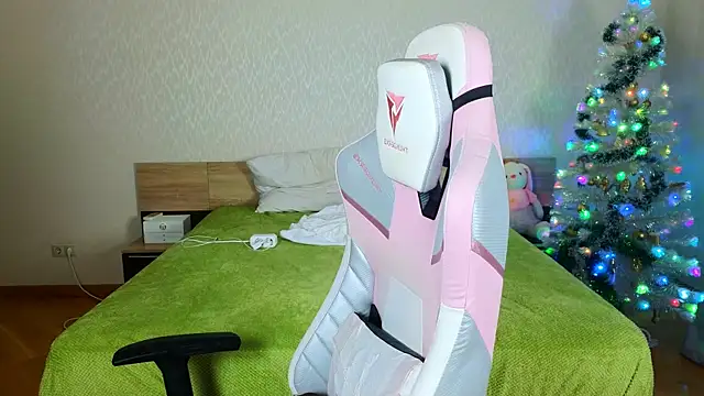 Snapshot of Cowell_Adelina chatting on 12/21/25, 09:33 Cowell Adelina online show from 12/21/25, 09:33