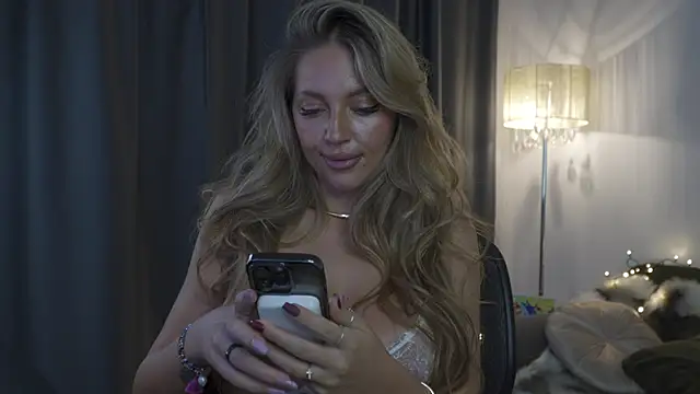 JoanneGG online show from 11/16/25, 06:07