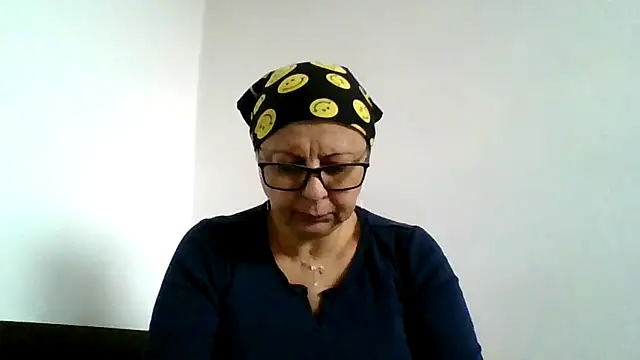 roseblak42 online show from 11/18/25, 10:29