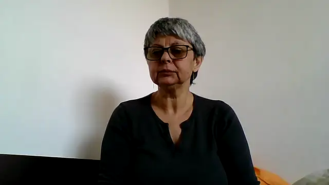 roseblak42 online show from 04/05/26, 07:59