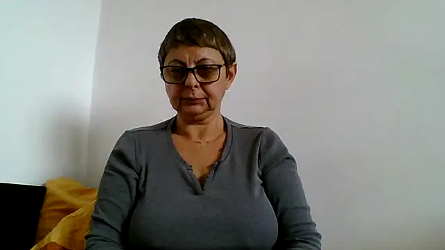 roseblak42 online show from 10/26/25, 10:37