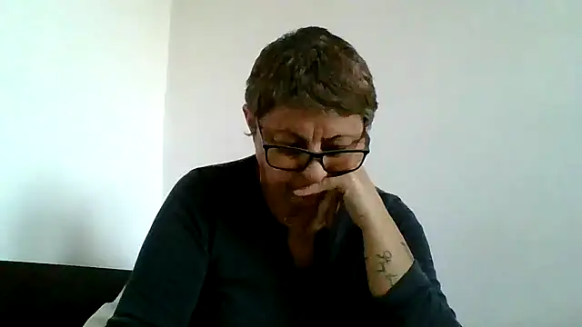 roseblak42 online show from 11/03/25, 02:20