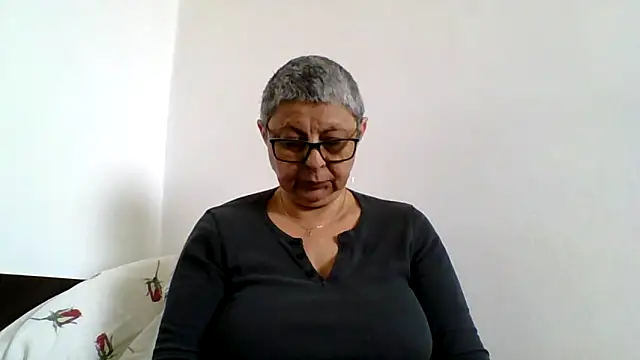 roseblak42 online show from 05/01/26, 12:43