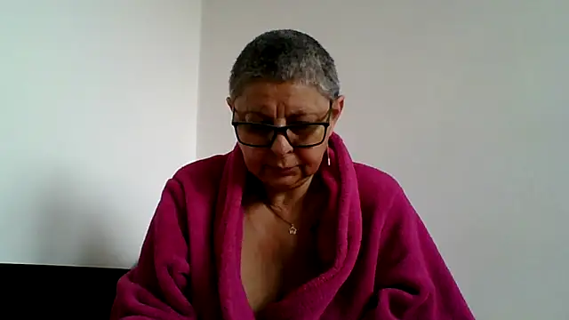 roseblak42 online show from 04/13/26, 07:56