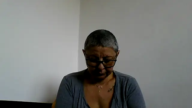 roseblak42 online show from 11/22/25, 10:36