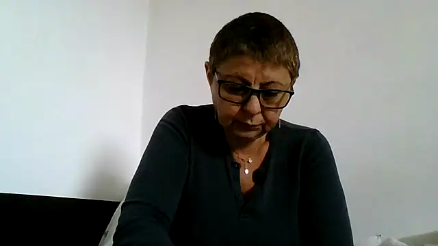 roseblak42 online show from 10/01/25, 11:58