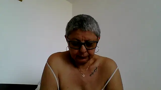 Snapshot of roseblak42 chatting on 07/14/26, 01:39 roseblak42 online show from 07/14/26, 01:39