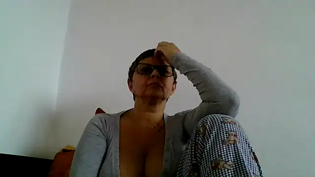 roseblak42 online show from 10/24/25, 12:26