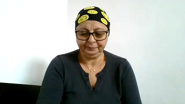 roseblak42 online show from 11/15/25, 12:42