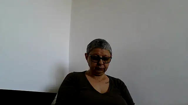 roseblak42 online show from 04/28/26, 08:30