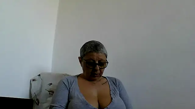 roseblak42 online show from 04/26/26, 02:03