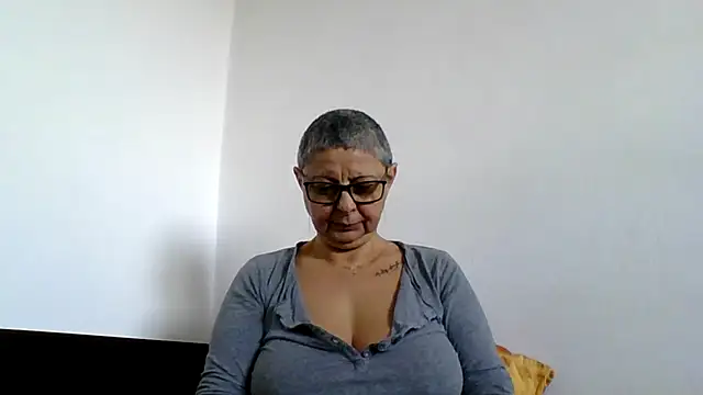 roseblak42 online show from 11/21/25, 09:41